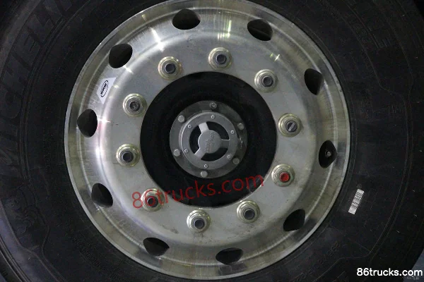 Dongfeng Liuqi Chenglong T7 560 hp 6X4(10 wheels) AMT Automatic Tractor Truck Chassis (2) | 86Trucks