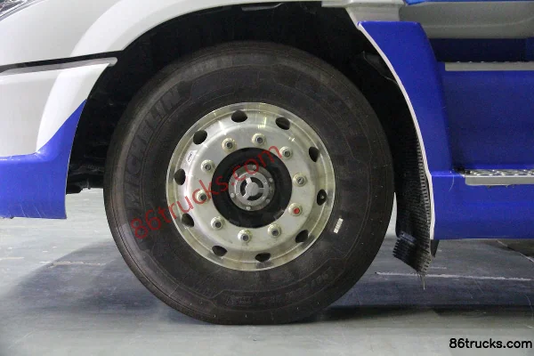 Dongfeng Liuqi Chenglong T7 560 hp 6X4(10 wheels) AMT Automatic Tractor Truck Chassis (1) | 86Trucks