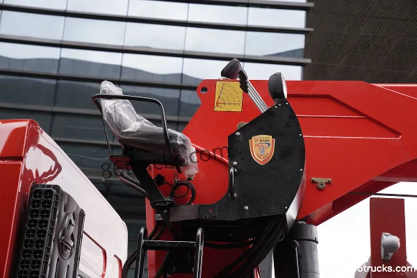 Dongfeng Liuqi Chenglong H5 300hp 6X4(10 wheels) 8.15m Truck-Mounted Crane (SANY Palfinger) Body (3) | 86Trucks