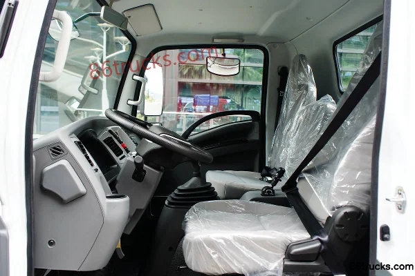 Dongfeng Liuqi Chenglong L2 Light Truck 165hp 4X2(6 wheels) 4.2m Single Row Van Cargo Truck (China VI) Cab (2) | 86Trucks
