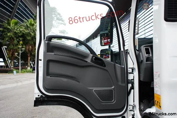 Dongfeng Liuqi Chenglong L2 Light Truck 165hp 4X2(6 wheels) 4.2m Single Row Van Cargo Truck (China VI) Cab (1) | 86Trucks