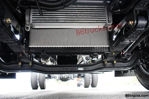 Dongfeng Liuqi Chenglong L2 Light Truck 165hp 4X2(6 wheels) 4.2m Single Row Van Cargo Truck (China VI) Chassis (1) | 86Trucks