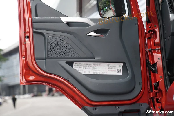Dongfeng Liuqi Chenglong H5 Ultra-Light Edition 460 hp 6X4(10 wheels) AMT Automatic Tractor Truck (China VI) Cab (2) | 86Trucks