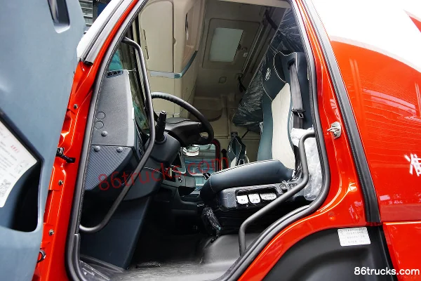 Dongfeng Liuqi Chenglong H7 Heavy Truck Smart Enjoy Edition 510hp 6X4(10 wheels) AMT automatic tractor truck (hydraulic retarder) Cab (3)