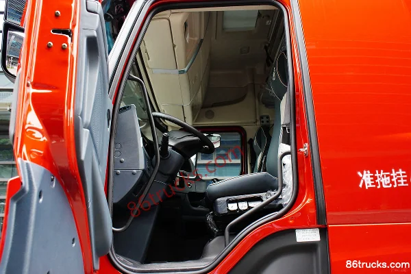 Dongfeng Liuqi Chenglong H7 Heavy Truck Smart Enjoy Edition 510hp 6X4(10 wheels) AMT automatic tractor truck (hydraulic retarder) Cab (2)