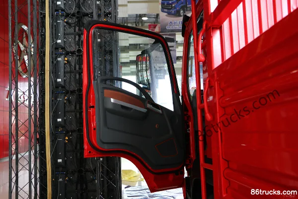Dayun Xianglong 170hp 4X2(6 wheels) 3.85m Half Row Stake Light Truck (8-speed) Cab (1) | 86Trucks