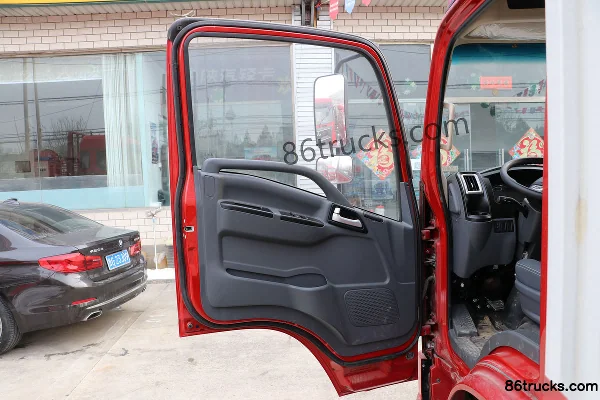 SHACMAN Light Truck Delong K3000 130 hp 4X2(6 wheels) 4.1m single-row box light truck (China VI) Cab (1) | 86Trucks
