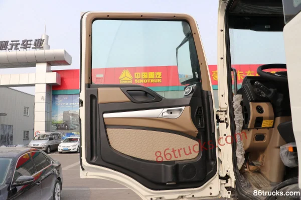 Sinotruk HOWO TX 270hp 4X2(6 wheels) 6.8m Refrigerated Truck (China VI) Cab (2) | 86Trucks