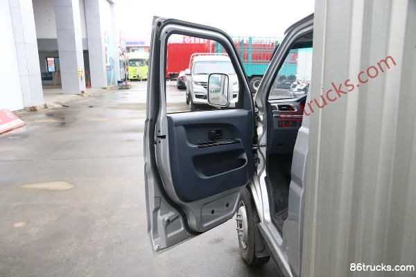 Jinbei T50 1.5L 102 ch 4X2(6 roues) essence 3,17 m fourgon simple rangée micro camion Cabine (1) | 86Trucks