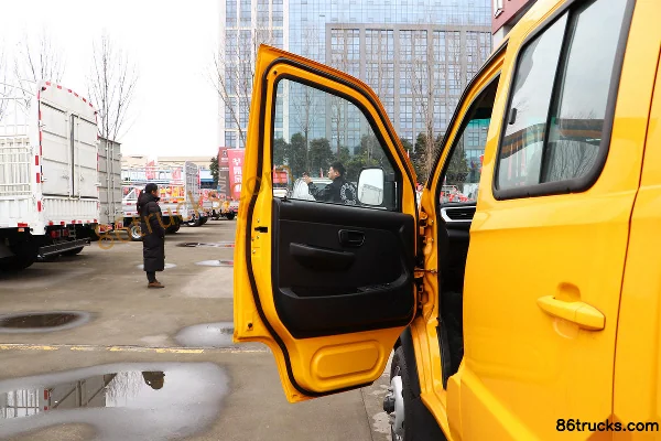 Jinbei Xinyuan T22S 1.5L 102hp 4X2(6 wheels) Gasoline 2.55m Double Row Flatbed Micro Truck (China VI) Cab (1) | 86Trucks