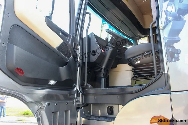 Foton Auman Galaxy Cross Edition 580 hp 6X4(10 wheels) AMT Automatic Tractor Truck (China VI) Cab (1) | 86Trucks