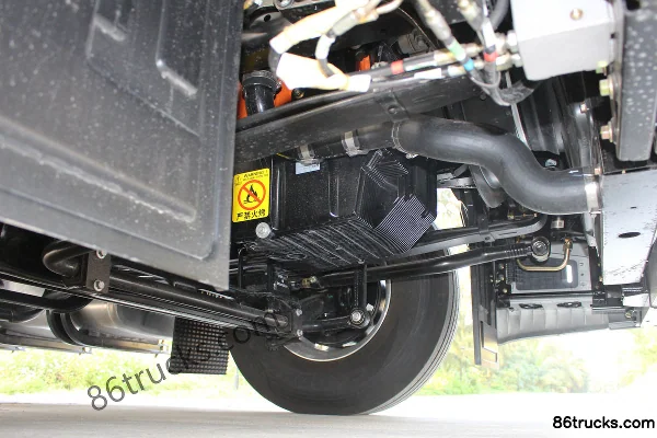 Foton Auman Galaxy Cross Edition 580 hp 6X4(10 wheels) AMT Automatic Tractor Truck (China VI) Chassis (3) | 86Trucks
