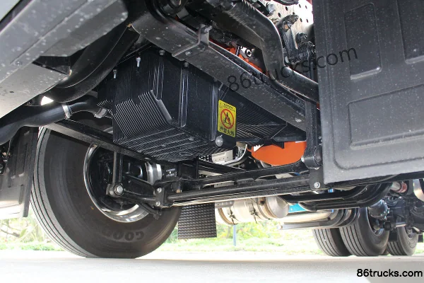 Foton Auman Galaxy Cross Edition 580 hp 6X4(10 wheels) AMT Automatic Tractor Truck (China VI) Chassis (2) | 86Trucks