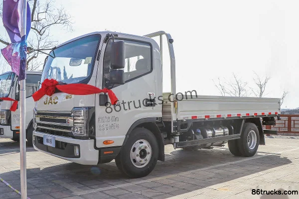 JAC Shuailing Q6 Luxury Edition 160 hp 4X2(6 wheels) 4.18m Single Row Stake Light Truck (China VI) Exterior (3) | 86Trucks