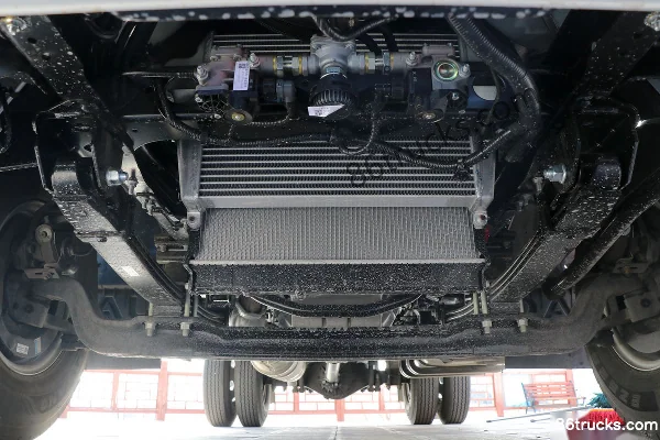 JAC Shuailing Q6 Luxury Edition 160 hp 4X2(6 wheels) 4.18m Single Row Stake Light Truck (China VI) Chassis (1) | 86Trucks