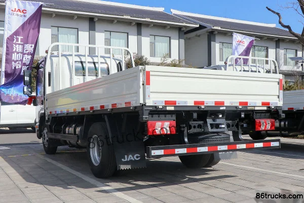 JAC Shuailing Q6 Luxury Edition 160 hp 4X2(6 wheels) 4.18m Single Row Stake Light Truck (China VI) Body (2) | 86Trucks