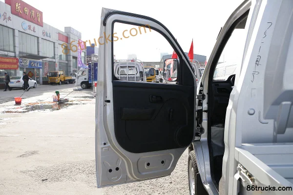 Changan Kuayue Xinbao T1 1.2L 91hp 4X2(6 wheels) gasoline 2.7m single-row flatbed micro truck Cab (1) | 86Trucks
