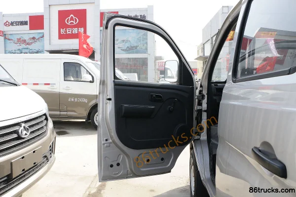 Changan Kuayue Xinbao T1 1.2L 91hp 4X2(6 wheels) gasoline 2m double-row flatbed micro truck Cab (1) | 86Trucks