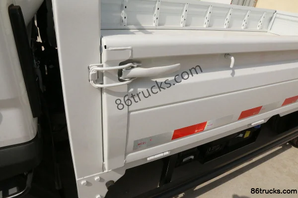 Foton Auman M Card 125hp 4X2(6 wheels) 3.38m Single Row Flatbed Small Truck Body (1) | 86Trucks