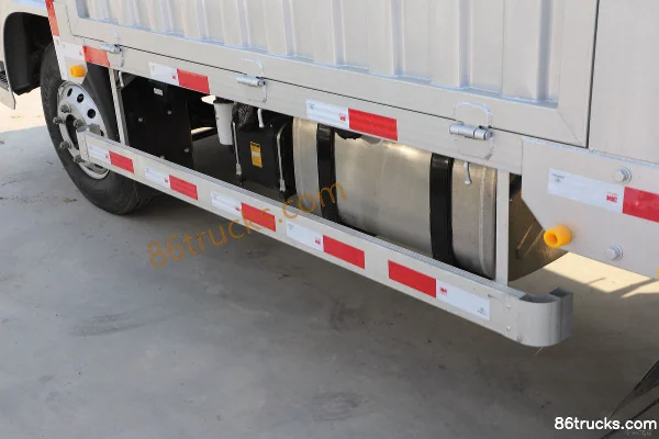 SHACMAN Light Truck Delong K5000 Comfort Edition 130 hp 4X2(6 wheels) 3.85m AMT automatic high-roof cab stake truck (China VI) Chassis (3)