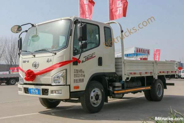 FAW Jiefang J6F 130hp 4X2(6 wheels) 3.82m Half Row Flatbed Light Truck (China VI) Exterior (3) | 86Trucks