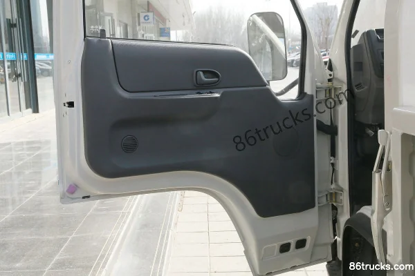 JMC Shunwei Narrow Body 127hp 4X2(6 wheels) 4.22m Single-row Flatbed Light Truck (China VI)(Air Brake)(Ratio 6.142) Cab (3) | 86Trucks