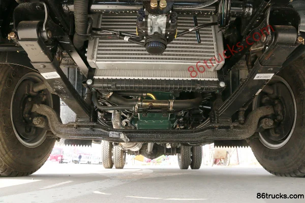 FAW Jiefang J6F 130hp 4X2(6 wheels) 3.82m Half Row Flatbed Light Truck (China VI) Chassis (1) | 86Trucks