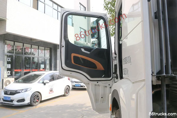 SHACMAN Delong H6000 490hp 6X4(10 wheels) Tractor Truck (China VI) Cab (1) | 86Trucks