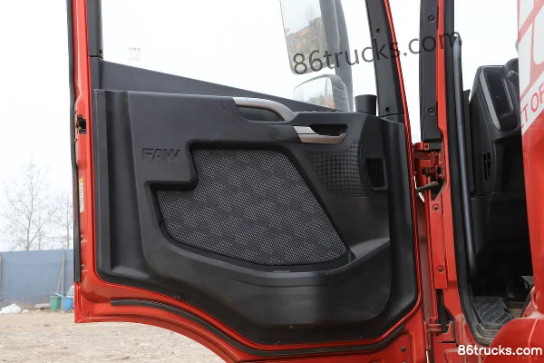 FAW Jiefang Qingdao JH6 Poids lourd 320 ch 6X2(8 roues) Camion porteur à grille 7,7 m Cabine (3) | 86Trucks