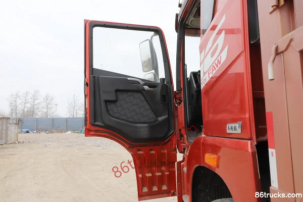 FAW Jiefang Qingdao JH6 Poids lourd 320 ch 6X2(8 roues) Camion porteur à grille 7,7 m Cabine (1) | 86Trucks