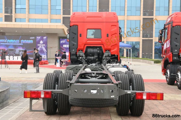 Sinotruk HOWO MAX 510 hp 8X4(12 wheels) 9.55m Van Cargo Truck (China VI) Exterior (3) | 86Trucks