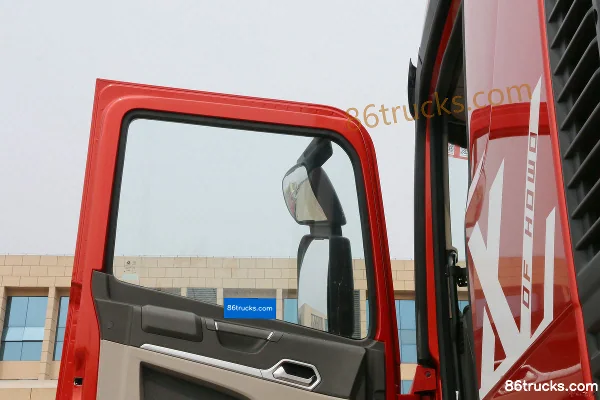 Sinotruk HOWO MAX 510 hp 8X4(12 wheels) 9.55m Van Cargo Truck (China VI) Cab (2) | 86Trucks