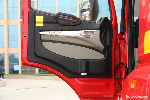 Sinotruk HOWO N5W Medium Truck 245hp 4X2(6 wheels) 6.75m Flatbed Cargo Truck (China VI) (ZZ1187K511JF1) Cab (3) | 86Trucks