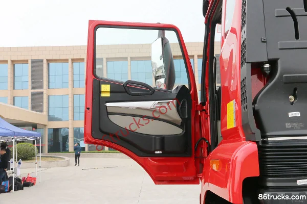 Sinotruk HOWO N5W Medium Truck 245hp 4X2(6 wheels) 6.75m Flatbed Cargo Truck (China VI) (ZZ1187K511JF1) Cab (1) | 86Trucks