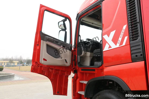 Sinotruk HOWO MAX 460hp 8X4(12 wheels) 9.5m AMT Automatic Stake Cargo Truck (China VI) Cab (1) | 86Trucks