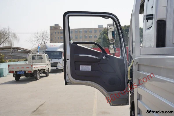 Foton Times Leader ES5 190hp 4X2(6 wheels) 5.4m semi-row flatbed light truck (8-speed) Cab (1) | 86Trucks