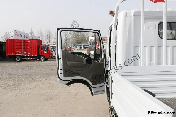 Dongfeng Capt K6 102hp 4X2(6 wheels) 4.17m Single Row Fence Light Truck Cab (1) | 86Trucks