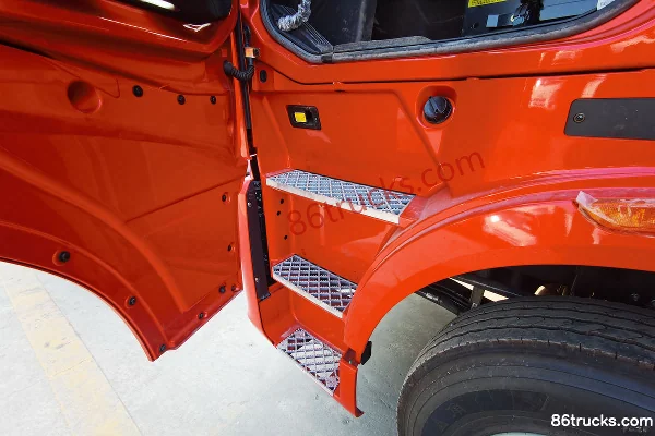 Sinotruk HOWO TH7 510hp 8X4(12 wheels) 9.5m AMT automatic box truck (air suspension) Cab (2) | 86Trucks