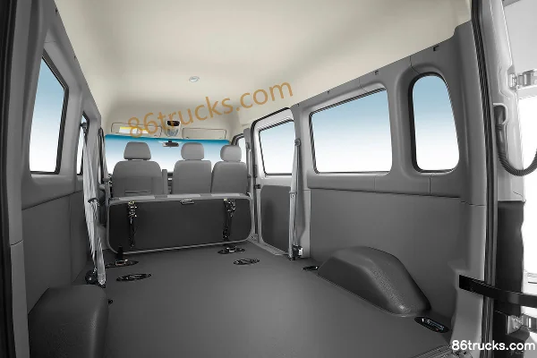 JAC Jienengwang PLUS 2022 version confort 129 ch 9 places 2,0T diesel fourgonnette (empattement moyen) Châssis (2) | 86Trucks
