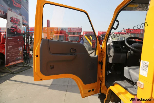 JMC Shunwei petit camion 140 ch 4X2(6 roues) 2,755 m petit camion à ridelles double cabine (1) | 86Trucks
