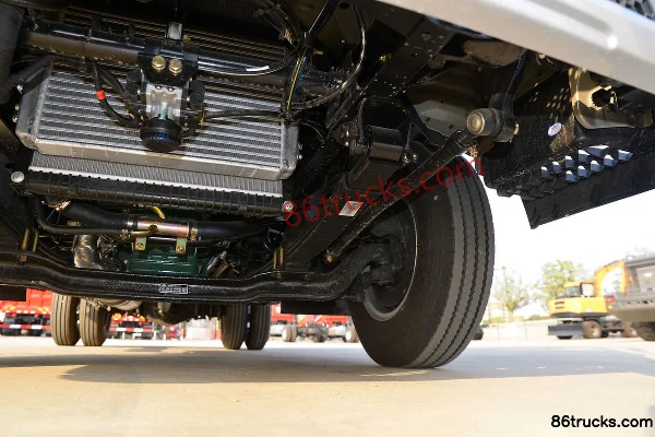 FAW Jiefang Lingtu 130 hp 4X2(6 wheels) 3.82m semi-row flatbed light truck (WLY 5-speed) Chassis (3) | 86Trucks