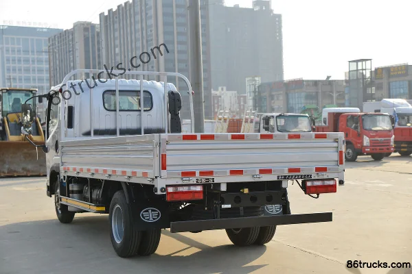 FAW Jiefang Lingtu 130 hp 4X2(6 wheels) 3.82m semi-row flatbed light truck (WLY 5-speed) Body (3) | 86Trucks