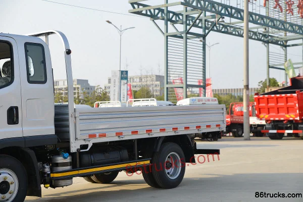 FAW Jiefang Lingtu 130 hp 4X2(6 wheels) 3.82m semi-row flatbed light truck (WLY 5-speed) Body (1) | 86Trucks