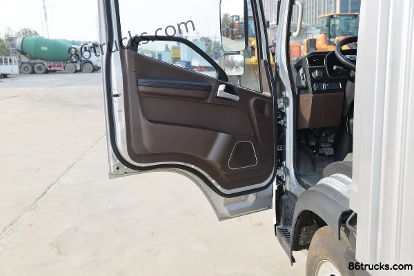 FAW Jiefang Lingtu Wide Body 130hp 4X2(6 wheels) 4.16m Single Row Van Light Truck Cab (1) | 86Trucks