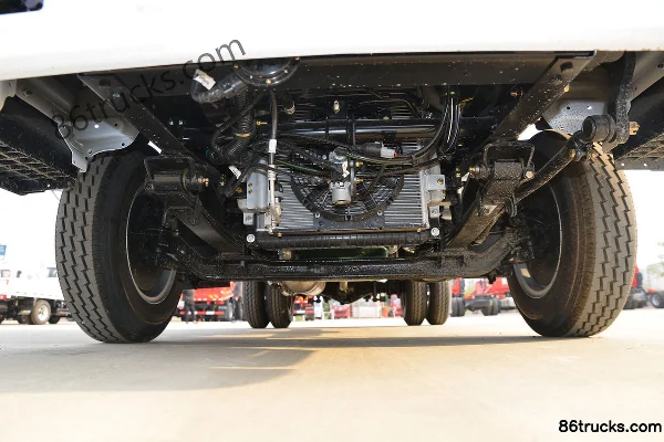 FAW Jiefang Hu VR 120hp 4X2(6 wheels) 3.32m half-row flatbed light truck Chassis (1) | 86Trucks