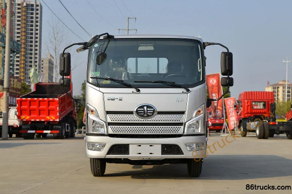 FAW Jiefang Lingtu 130 hp 4X2(6 wheels) 3.82m semi-row flatbed light truck (WLY 5-speed) Exterior (2) | 86Trucks