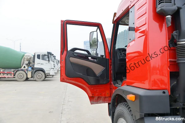 FAW Jiefang Lin VH 160 hp 4X2(6 wheels) 6.76m semi-pitch barn-door cargo truck (Dachai) Cab (1) | 86Trucks