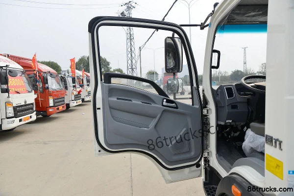Sinotruk HOWO Dream Classic 130 hp 4X2(6 wheels) 4.15m single-row van light truck (China VI) Cab (1) | 86Trucks