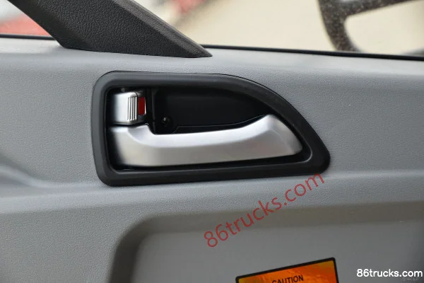 Sinotruk HOWO Zhuimeng 150 hp 4X2(6 wheels) 3.85m Semi-row Cage Cargo Light Truck (China VI) Cab (3) | 86Trucks