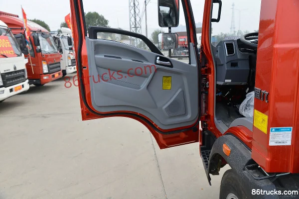 Sinotruk HOWO Zhuimeng 150 hp 4X2(6 wheels) 3.85m Semi-row Cage Cargo Light Truck (China VI) Cab (2) | 86Trucks